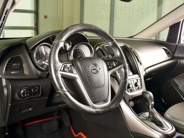 Opel Astra J с пробегом 2011 года, цена 669 995 рублей, 220535 км, хэтчбек, Автокод Объявления