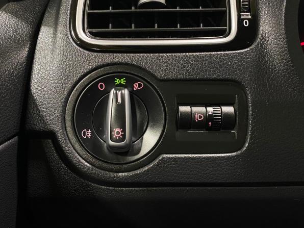 Volkswagen Polo V Рестайлинг с пробегом 2019 года, цена 1 350 000 рублей, 96780 км, седан, Автокод Объявления