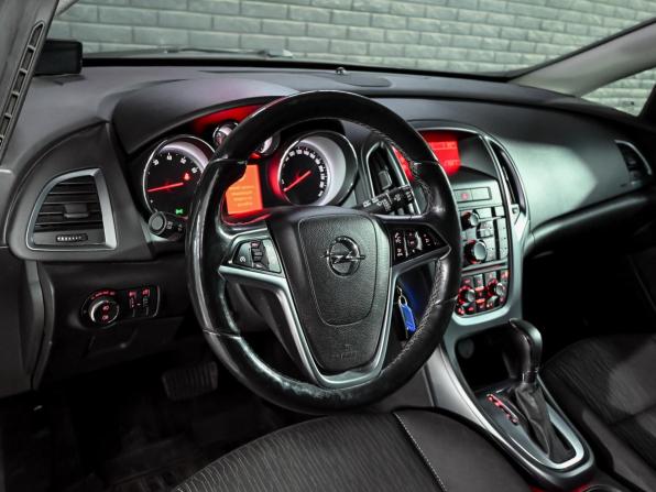 Opel Astra J Рестайлинг с пробегом 2014 года, цена 946 000 рублей, 102517 км, хэтчбек, Автокод Объявления