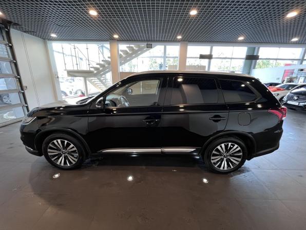 Mitsubishi Outlander III Рестайлинг 3 с пробегом 2018 года, цена 2 090 000 рублей, 95767 км, внедорожник, Автокод Объявления