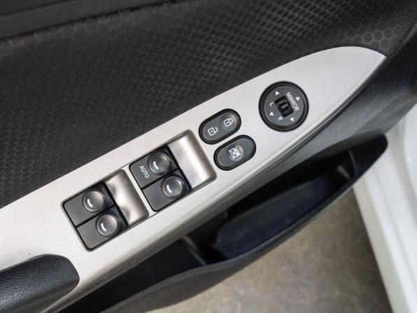 Hyundai Solaris I Рестайлинг с пробегом 2015 года, цена 940 000 рублей, 156799 км, хэтчбек, Автокод Объявления