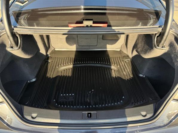 Audi A8 III (D4) Рестайлинг с пробегом 2015 года, цена 1 990 000 рублей, 304700 км, седан, Автокод Объявления
