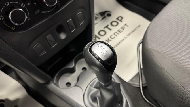 Renault Logan II Рестайлинг с пробегом 2019 года, цена 1 075 000 рублей, 55000 км, седан, Автокод Объявления