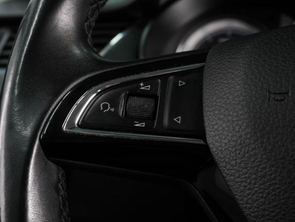 Skoda Octavia III (A7) Рестайлинг с пробегом 2019 года, цена 1 829 000 рублей, 176740 км, лифтбек, Автокод Объявления