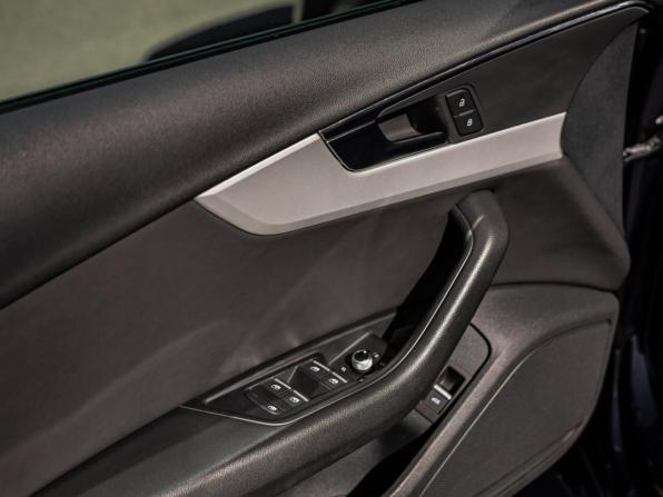 Audi A4 V (B9) Рестайлинг с пробегом 2021 года, цена 2 989 000 рублей, 102100 км, седан, Автокод Объявления