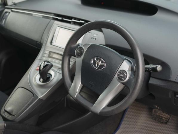 Toyota Prius III Рестайлинг (XW30) с пробегом 2012 года, цена 1 010 000 рублей, 180225 км, лифтбек, Автокод Объявления