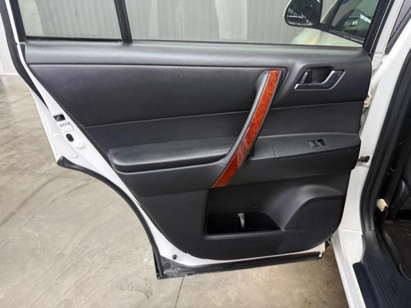 Toyota Highlander II (XU40) Рестайлинг с пробегом 2010 года, цена 1 747 000 рублей, 322241 км, внедорожник, Автокод Объявления