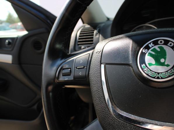 Skoda Octavia II (A5) Рестайлинг с пробегом 2011 года, цена 659 000 рублей, 286948 км, лифтбек, Автокод Объявления