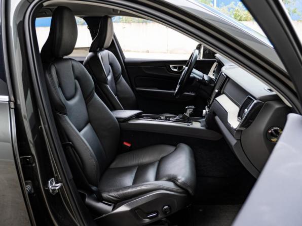 Volvo XC60 II Рестайлинг с пробегом 2021 года, цена 4 505 000 рублей, 43238 км, внедорожник, Автокод Объявления