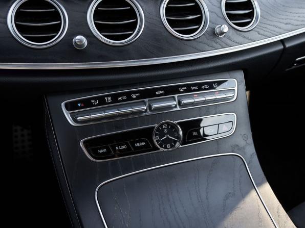 Mercedes-Benz E-Класс V (W213 S213 C238) с пробегом 2018 года, цена 3 247 000 рублей, 106917 км, седан, Автокод Объявления