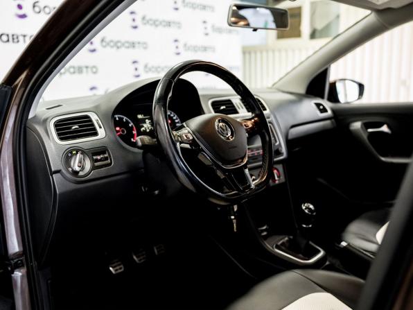 Volkswagen Polo V Рестайлинг с пробегом 2017 года, цена 1 210 000 рублей, 76278 км, седан, Автокод Объявления