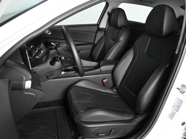 Hyundai Elantra VII (CN7) Рестайлинг с пробегом 2024 года, цена 2 299 000 рублей, 33222 км, седан, Автокод Объявления