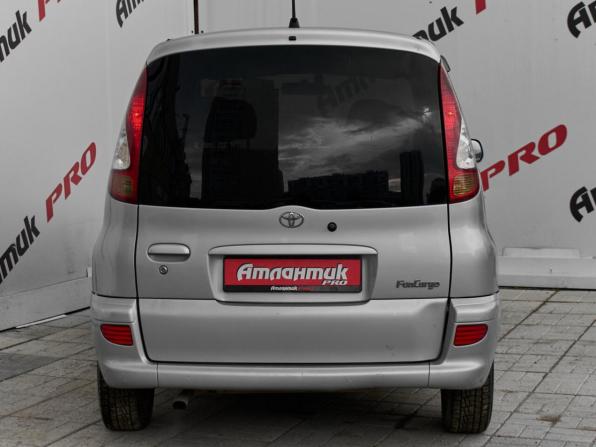 Toyota FunCargo с пробегом 2004 года, цена 395 000 рублей, 193609 км, минивэн, Автокод Объявления