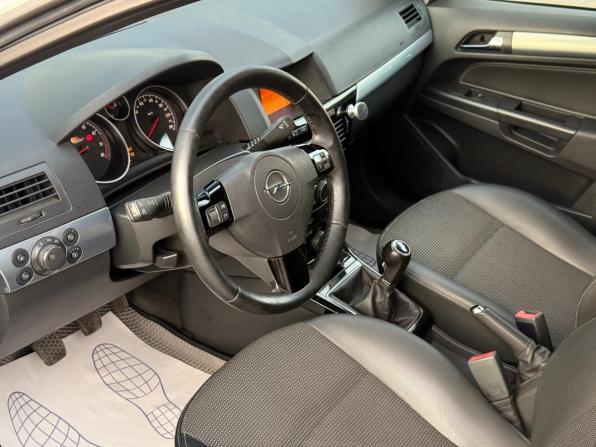 Opel Astra H Рестайлинг с пробегом 2013 года, цена 617 000 рублей, 214174 км, седан, Автокод Объявления