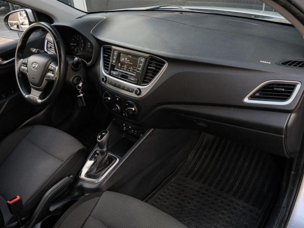 Hyundai Solaris II с пробегом 2017 года, цена 1 328 000 рублей, 99392 км, седан, Автокод Объявления