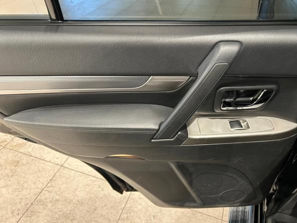 Mitsubishi Pajero IV Рестайлинг 2 с пробегом 2015 года, цена 1 999 000 рублей, 268216 км, внедорожник, Автокод Объявления