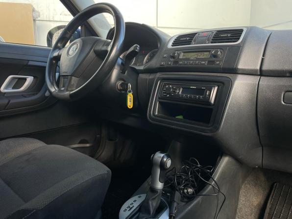 Skoda Fabia II с пробегом 2009 года, цена 449 000 рублей, 210000 км, хэтчбек, Автокод Объявления