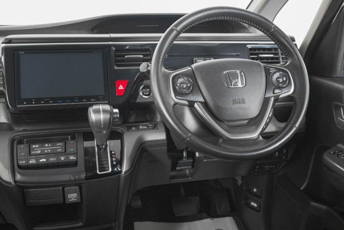 Honda Stepwgn V с пробегом 2016 года, цена 1 849 000 рублей, 117000 км, минивэн, Автокод Объявления
