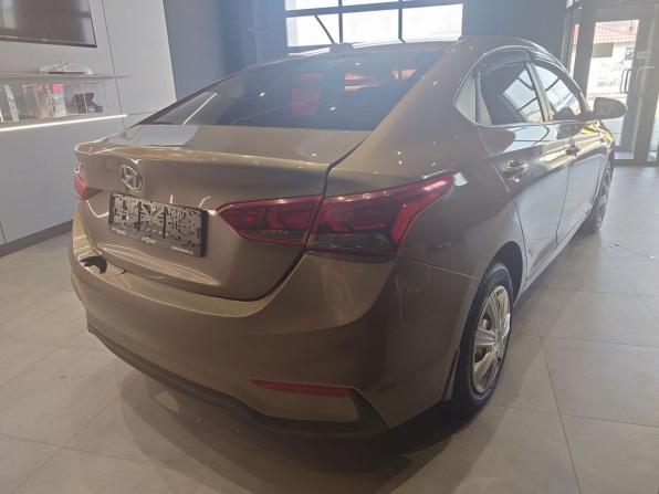 Hyundai Solaris II с пробегом 2018 года, цена 910 000 рублей, 281000 км, седан, Автокод Объявления