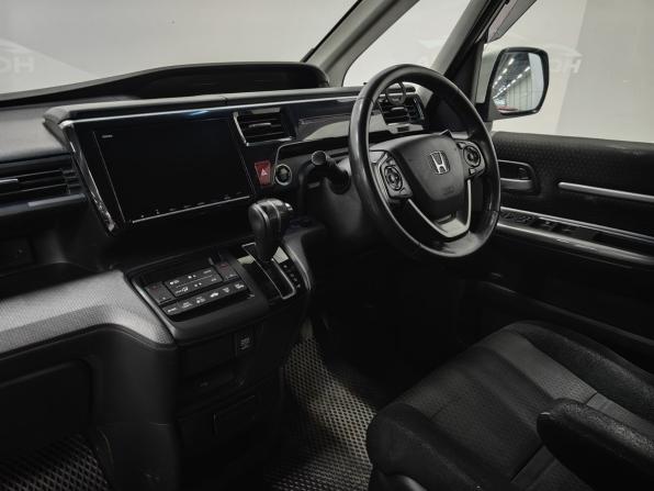 Honda Stepwgn V Рестайлинг с пробегом 2019 года, цена 2 499 000 рублей, 163972 км, минивэн, Автокод Объявления