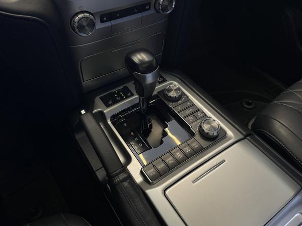 Toyota Land Cruiser 200 Series Рестайлинг 2 с пробегом 2018 года, цена 7 049 000 рублей, 162000 км, внедорожник, Автокод Объявления