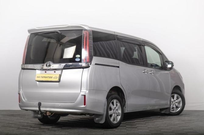 Toyota Noah III (R80) Рестайлинг с пробегом 2019 года, цена 2 349 000 рублей, 123000 км, минивэн, Автокод Объявления