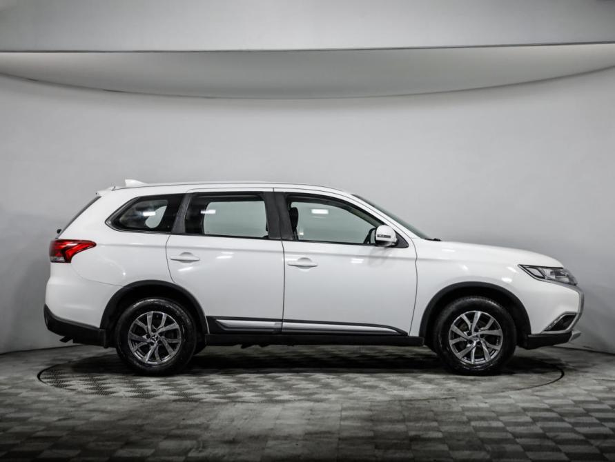 Mitsubishi Outlander III Рестайлинг 2 Санкт-Петербург  - изображение 4