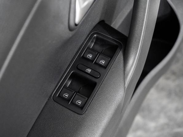 Volkswagen Polo V Рестайлинг с пробегом 2017 года, цена 1 149 500 рублей, 89219 км, седан, Автокод Объявления