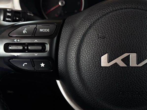 Kia Rio IV Рестайлинг с пробегом 2022 года, цена 2 050 000 рублей, 54400 км, хэтчбек, Автокод Объявления
