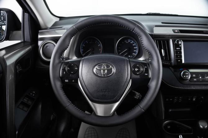 Toyota RAV4 IV (XA40) Рестайлинг с пробегом 2017 года, цена 2 159 000 рублей, 210000 км, внедорожник, Автокод Объявления