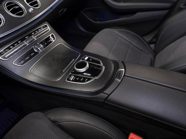 Mercedes-Benz E-Класс V (W213 S213 C238) с пробегом 2017 года, цена 3 400 000 рублей, 82313 км, седан, Автокод Объявления