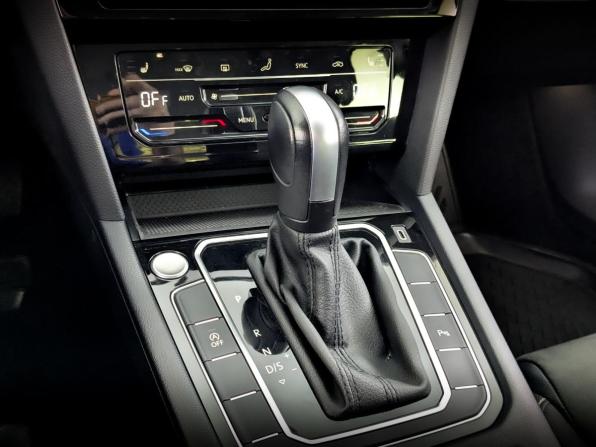 Volkswagen Passat B8 Рестайлинг с пробегом 2021 года, цена 2 599 000 рублей, 90268 км, седан, Автокод Объявления