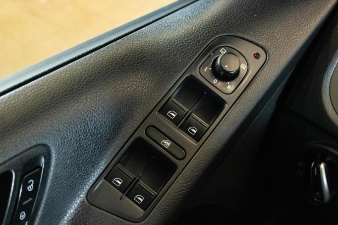 Volkswagen Tiguan I Рестайлинг с пробегом 2015 года, цена 1 299 000 рублей, 177806 км, внедорожник, Автокод Объявления