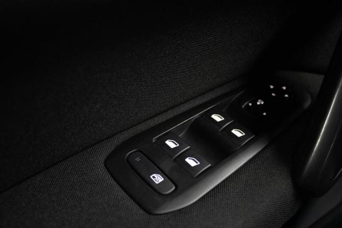 Peugeot 308 II Рестайлинг с пробегом 2019 года, цена 1 099 000 рублей, 194345 км, универсал, Автокод Объявления