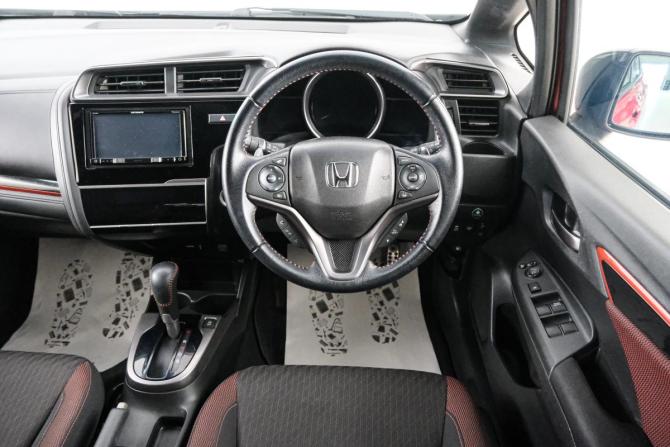 Honda Fit III Рестайлинг с пробегом 2017 года, цена 1 479 000 рублей, 81000 км, хэтчбек, Автокод Объявления