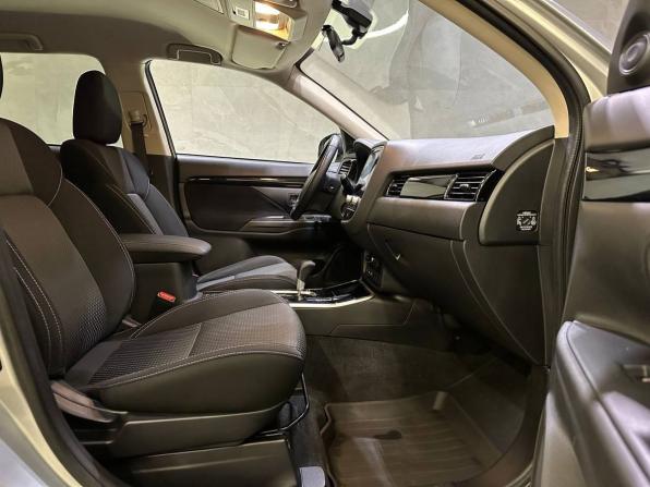 Mitsubishi Outlander III Рестайлинг 3 с пробегом 2021 года, цена 2 570 000 рублей, 42723 км, внедорожник, Автокод Объявления