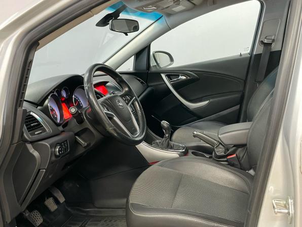 Opel Astra J с пробегом 2011 года, цена 850 000 рублей, 111510 км, хэтчбек, Автокод Объявления