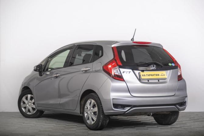 Honda Fit III Рестайлинг с пробегом 2017 года, цена 1 079 000 рублей, 135000 км, хэтчбек, Автокод Объявления