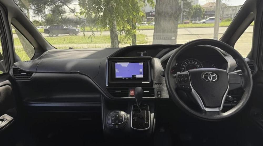 Toyota Voxy III (R80) Рестайлинг Ставрополь  - изображение 15