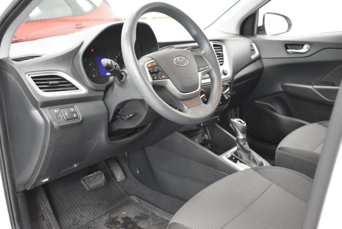 Hyundai Solaris II Рестайлинг с пробегом 2021 года, цена 1 689 000 рублей, 52000 км, седан, Автокод Объявления