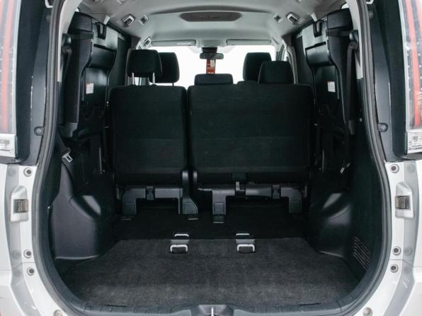 Toyota Noah III (R80) Рестайлинг с пробегом 2018 года, цена 2 490 000 рублей, 76949 км, минивэн, Автокод Объявления