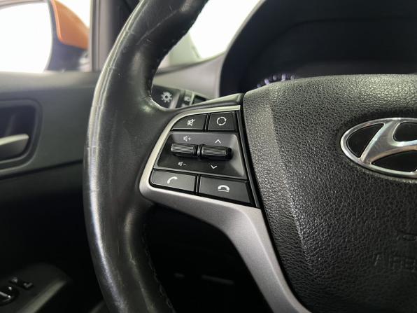 Hyundai Solaris II с пробегом 2019 года, цена 1 299 000 рублей, 53690 км, седан, Автокод Объявления