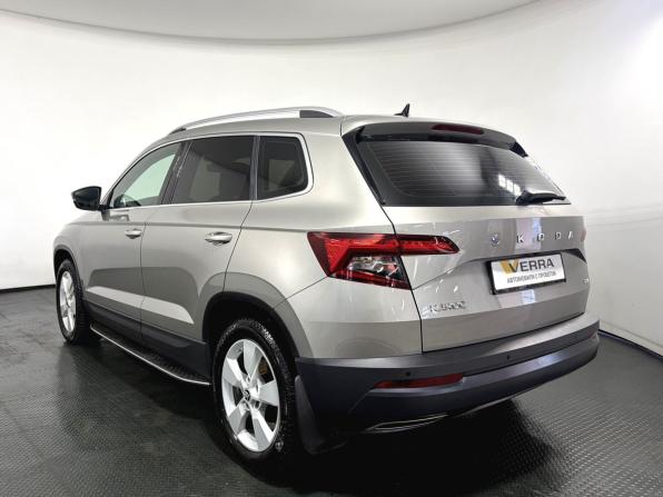 Skoda Karoq I Рестайлинг с пробегом 2021 года, цена 2 400 000 рублей, 121705 км, внедорожник, Автокод Объявления