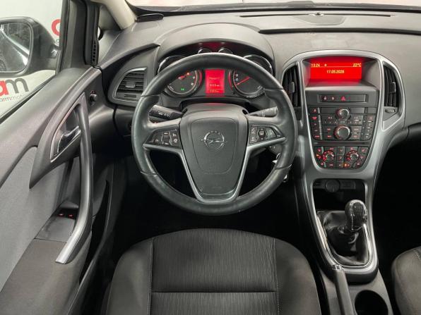 Opel Astra J Рестайлинг с пробегом 2013 года, цена 899 000 рублей, 111000 км, хэтчбек, Автокод Объявления