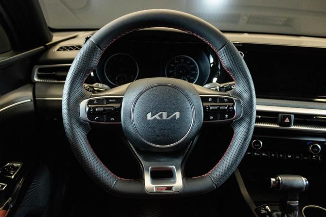 Kia K5 III с пробегом 2021 года, цена 2 199 000 рублей, 121501 км, седан, Автокод Объявления