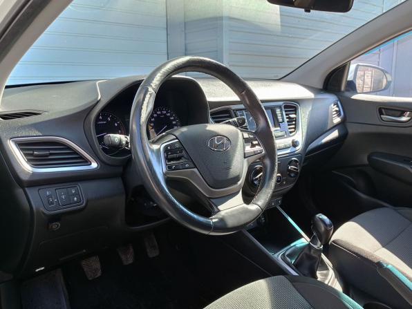 Hyundai Solaris II с пробегом 2018 года, цена 899 000 рублей, 199275 км, седан, Автокод Объявления