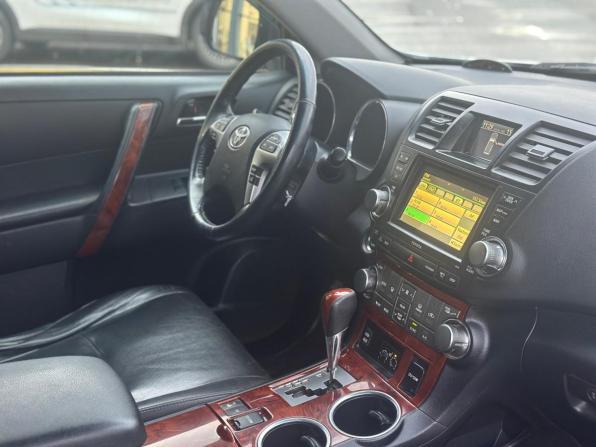 Toyota Highlander II (XU40) Рестайлинг с пробегом 2010 года, цена 1 950 000 рублей, 199834 км, внедорожник, Автокод Объявления