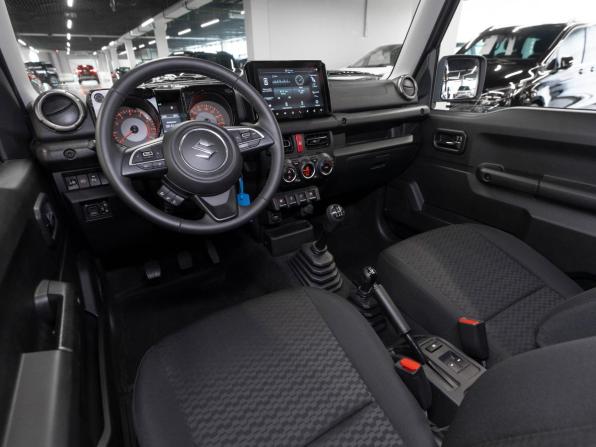 Suzuki Jimny IV с пробегом 2025 года, цена 3 950 000 рублей, 50 км, внедорожник, Автокод Объявления