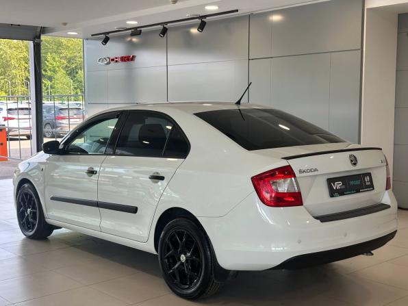 Skoda Rapid I с пробегом 2015 года, цена 970 000 рублей, 200471 км, лифтбек, Автокод Объявления