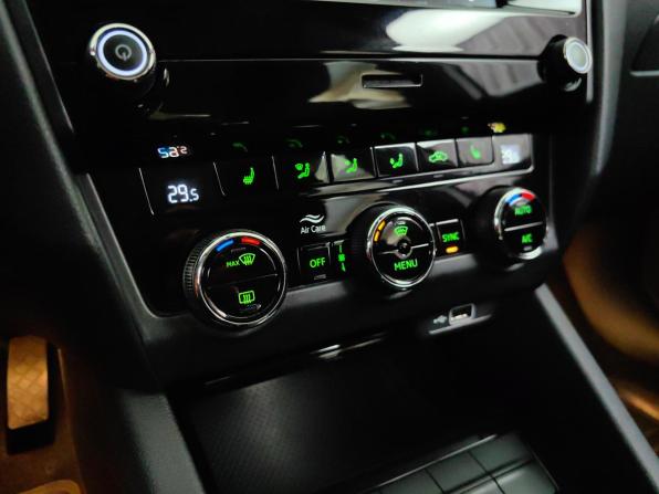 Skoda Octavia III (A7) Рестайлинг с пробегом 2019 года, цена 2 119 000 рублей, 52473 км, лифтбек, Автокод Объявления